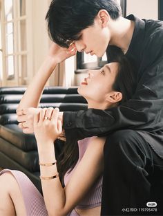 南小姐的明星替身男友 2023 短剧 海报
