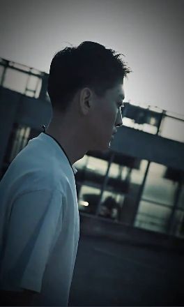 跳楼后我成了绝世神医 2024 短剧 海报