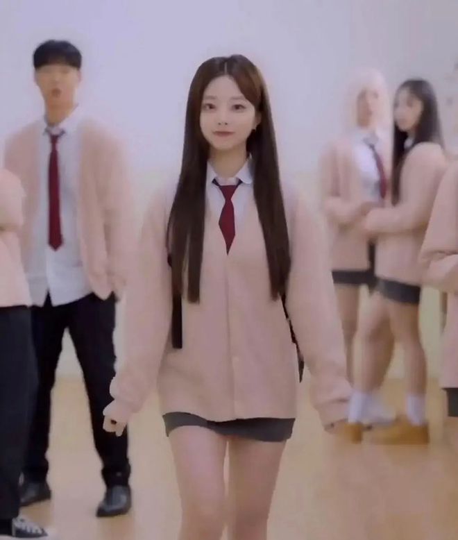 我的女朋友和我三个妹妹们 2023 电视剧 海报