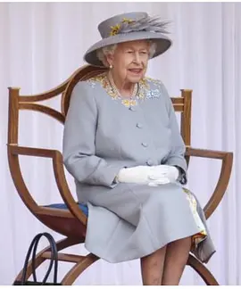 伊丽莎白女王二世与英国首相 2022 纪录片 海报
