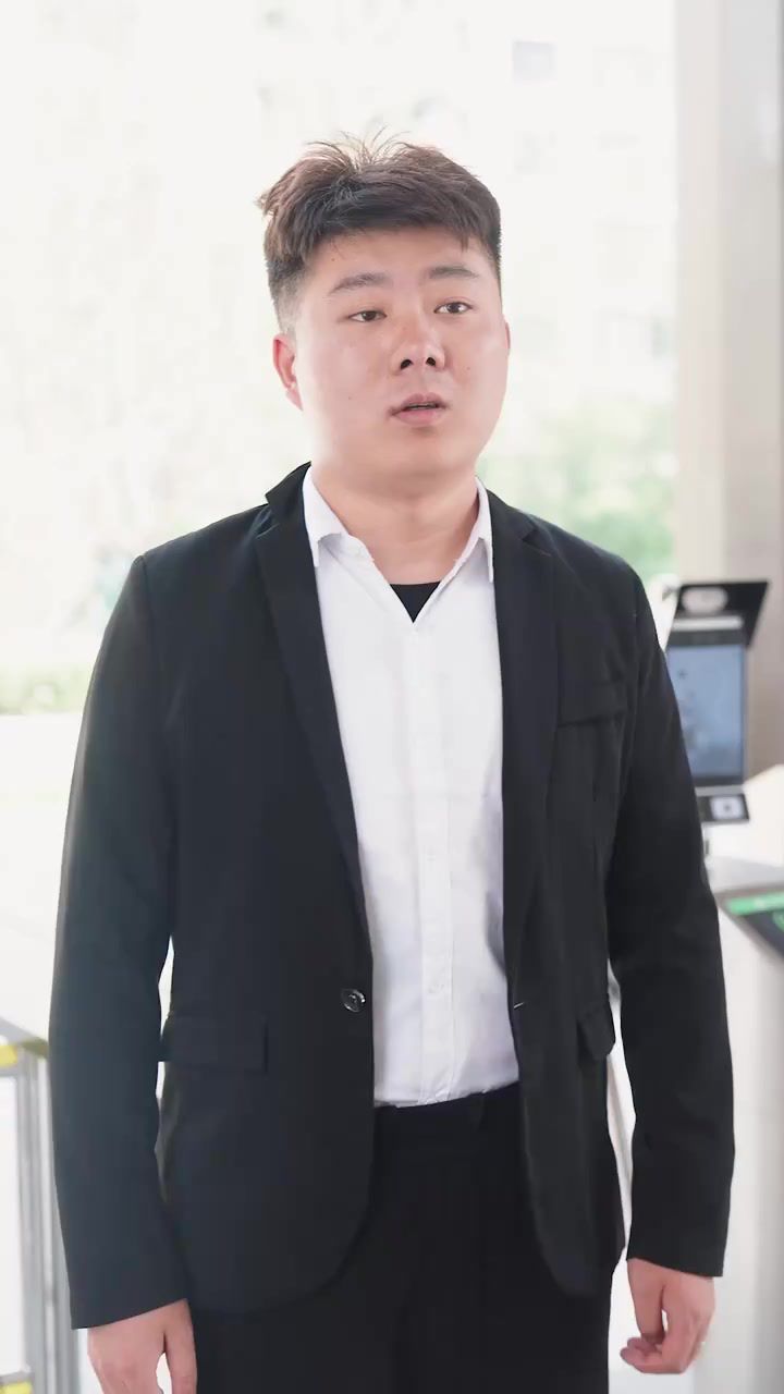 拽妈携崽归来(一胎三宝,神秘爹地竟是大佬) 2023 短剧 海报