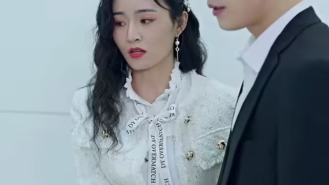 离婚后夫人她成了大佬 2024 短剧 海报
