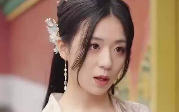 穿奢侈品的皇后 2024 短剧 海报