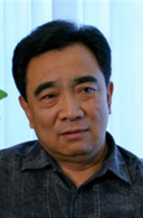 鲍国安头像