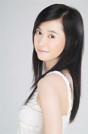 何美钿头像