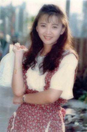 曾华倩头像